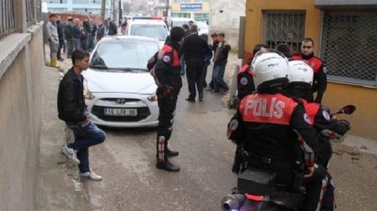 İstanbul'da polis köşeye sıkıştırınca ateş açtılar!