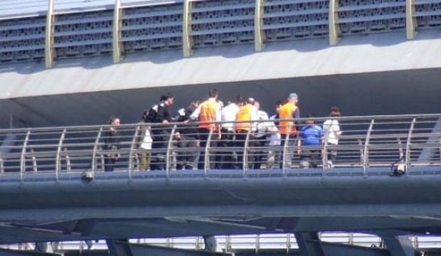 İstanbul'da polise tekme attı, güvenlik görevlisini ısırdı