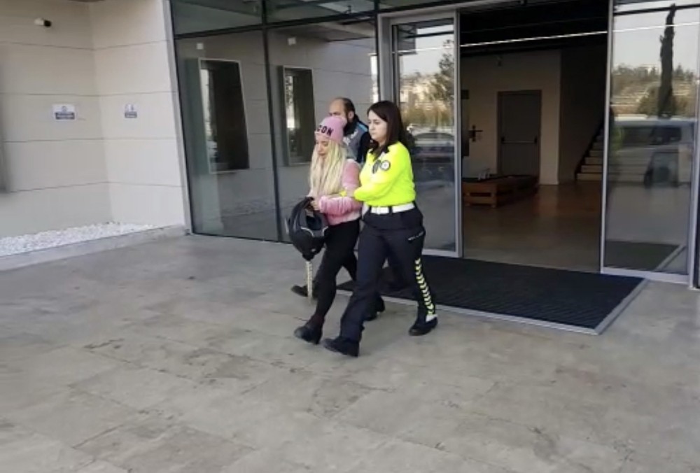 İstanbul’da polisin üzerine motosikletini sürüp kaçan maganda yakalandı 
