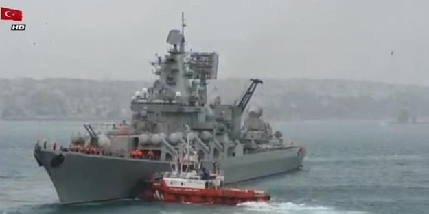 İstanbul'da Rus savaş gemisi paniği!