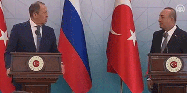 İstanbul'da Rusya Dışişleri Bakanı Sergey Lavrov'u çılgına çeviren soru! Bakan Çavuşoğlu şaşkına döndü