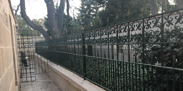 İstanbul'da sabır taşıran skandal! Peygamber’in kabri başında büyük terbiyesizlik!