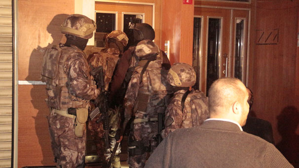 İstanbul'da şafak operasyonu: Çok sayıda gözaltı var