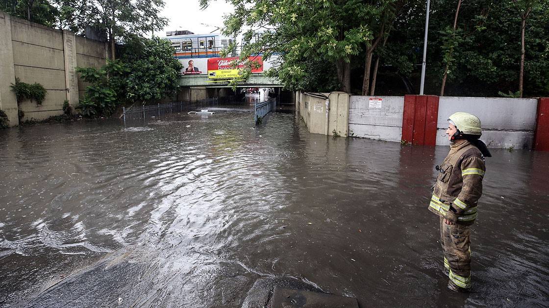 İstanbul'da sağanak etkili oluyor