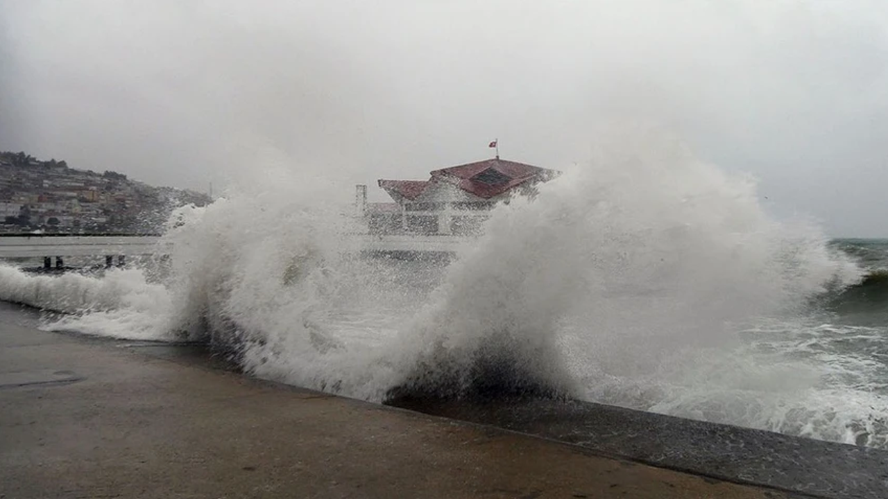 İstanbul’da sağanak ve fırtına alarmı!