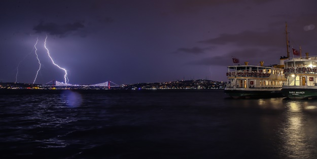 Meteoroloji uyarmıştı! İstanbul'da sağanak yağış