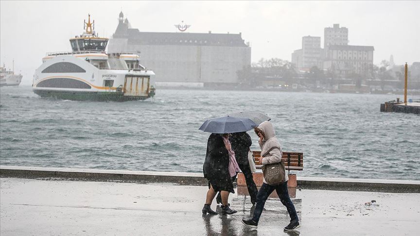 İstanbul'da sağanak yağış etkili oluyor