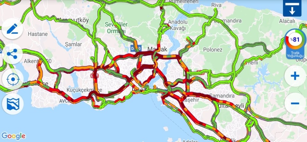 İstanbul’da sağanak yağış hayatı olumsuz etkiliyor 