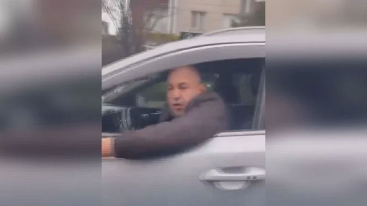 İstanbul’da şaşkına çeviren trafik magandası dehşeti! ‘Yayaya neden yol verdin’ saldırısı