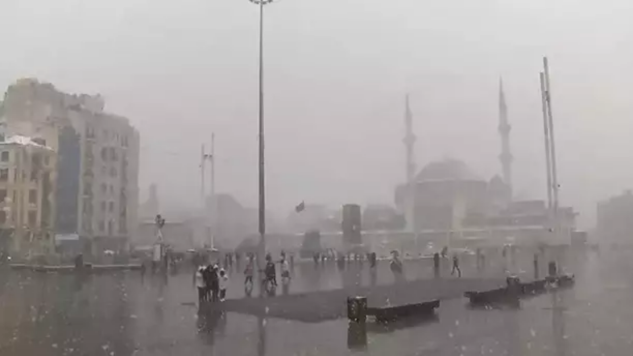 İstanbul’da şehir hatlarına kar engeli