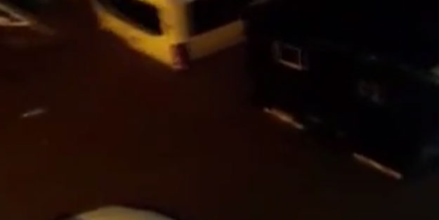 İstanbul'da sel felaketi! Araçlar suya gömüldü