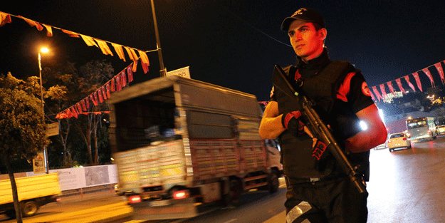 İstanbul’da sıcak saatler… Dur ihtarına silahla karşılık verdiler çatışma çıktı!