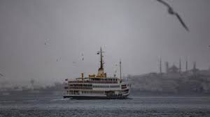 İstanbul’da şiddetli lodos vapur seferlerini aksattı