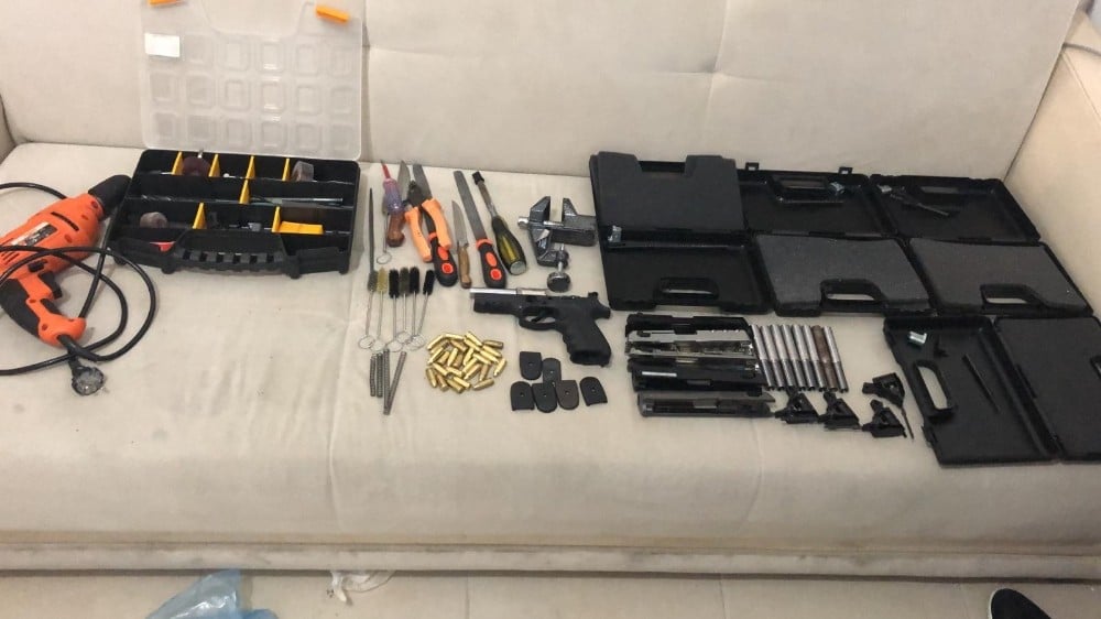 İstanbul’da silah imalatçısı olduğu öne sürülen 1 kişi yakalandı 