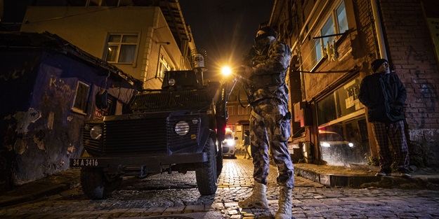 İstanbul'da silahlı saldırı: 1 polis yaralı