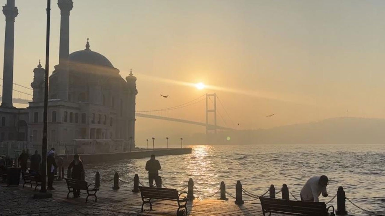 İstanbul’da sis etkili oldu! Manzara görenleri mest etti