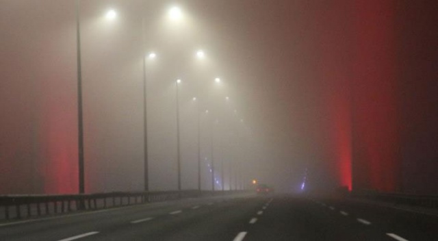 İstanbul'da sis etkisini gösterdi