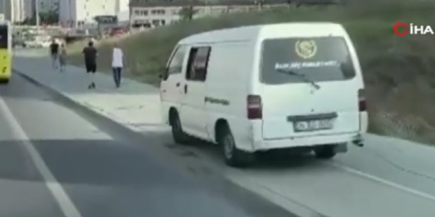 İstanbul’da sonunda bu da oldu! Kaldırımda böylesi daha önce görülmedi