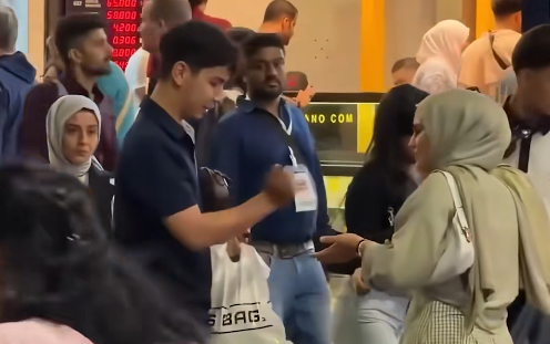 İstanbul'da sosyal deney yaptı: Turist, Türk milletinin merhametine hayran kaldı