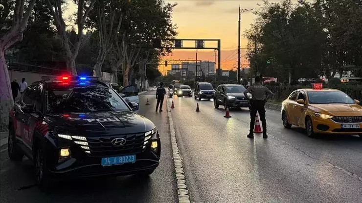 İstanbul'da suç yuvalarına darbe! Huzur operasyonunda yüzlerce gözaltı