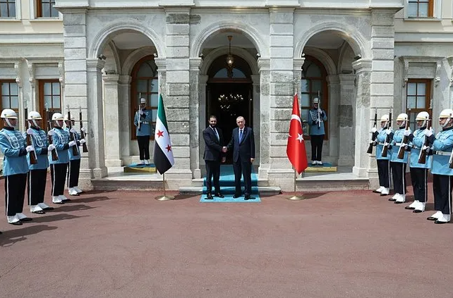 İstanbul'da sürpriz zirve! Erdoğan, Önemli anlaşmaların yapıldığı görüşme sona erdi