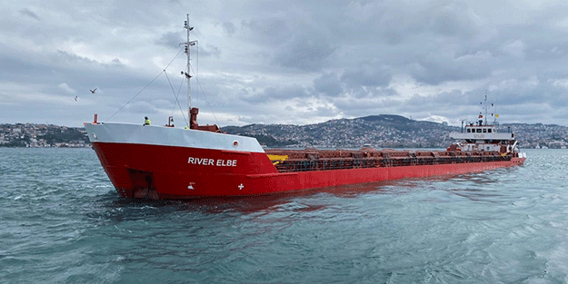 İstanbul'da sürüklenen kuru yük gemisi kurtarıldı
