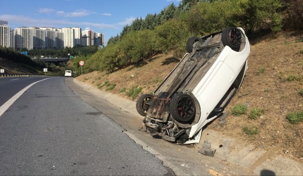 İstanbul'da taksiciden kaçmak istedi, olanlar oldu