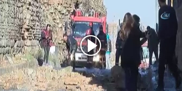 İstanbul'da tarihi surlar çöktü!
