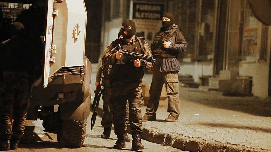 İstanbul'da terör örgütü operasyonunda çok sayıda kişi gözaltına alındı