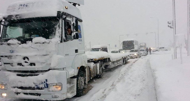 İstanbul'da TIR'ların trafiğe çıkması yasaklandı!
