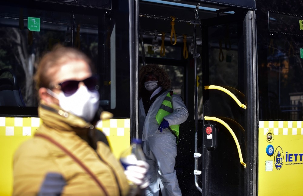 İstanbul’da toplu taşıma araçlarında dezenfekte çalışmaları devam ediyor 