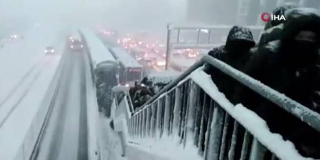 İstanbul'da toplu taşımalar çalışmadı vatandaşlar tipide yürümek zorunda kaldı