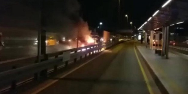 İstanbul'da trafiği kilitleyen yangın