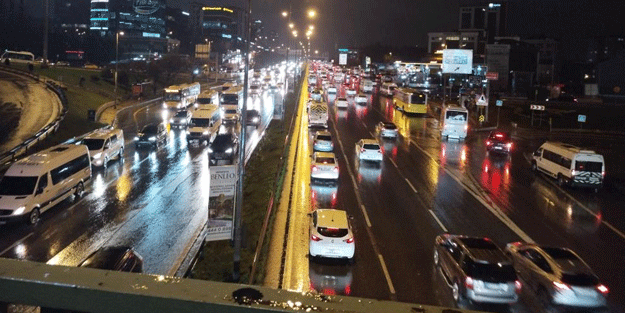 İstanbul'da trafik çilesi! Harita kıpkırmızı