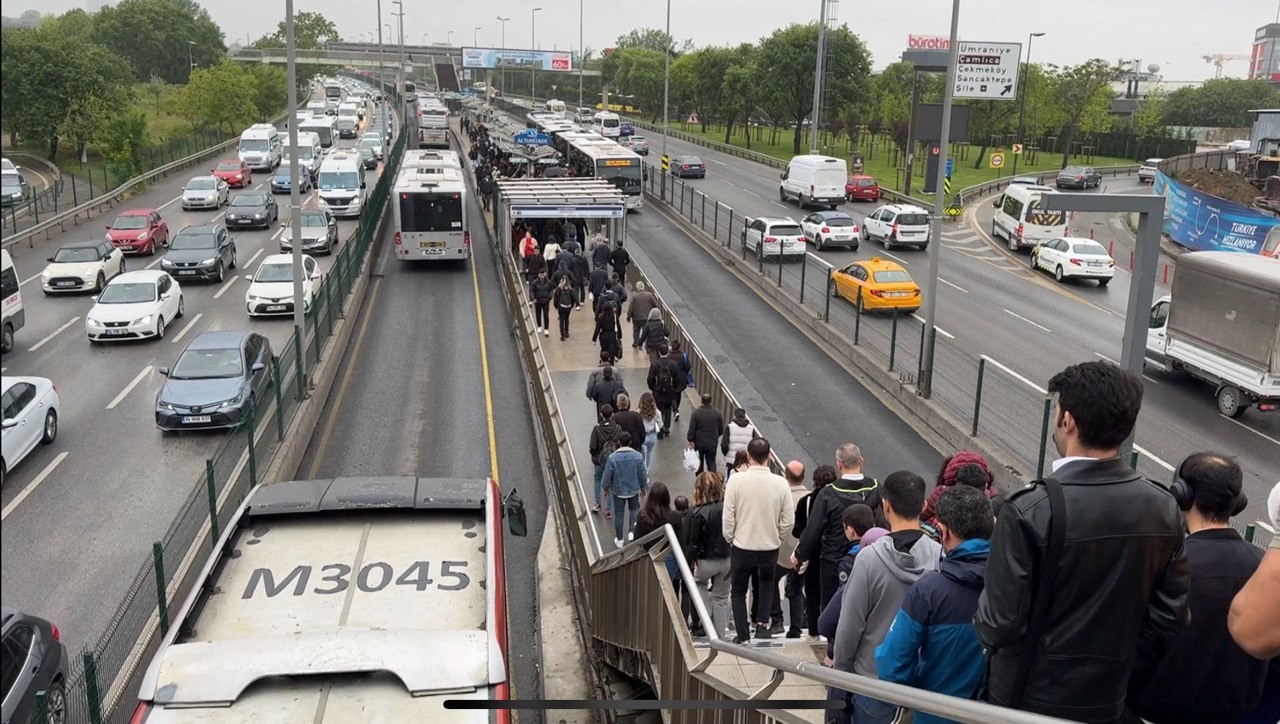 İstanbul'da trafik derdi bitmiyor! Haftanın ilk iş gününde yoğunluk yaşanıyor!