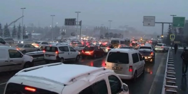 İstanbul'da trafik felç oldu!