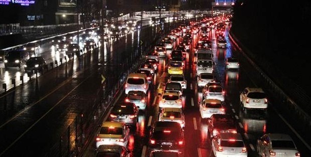 İstanbul'da trafik kitlendi!