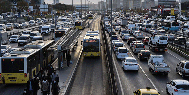 İstanbul’da trafik yoğunluğu! Ekipler sahada