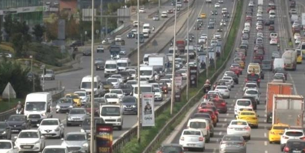 İstanbul'da trafik yoğunluğu rekora koşuyor!