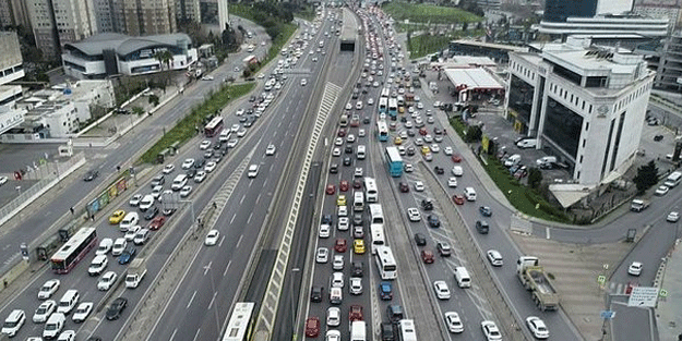 İstanbul'da trafik yoğunluğu yüzde 74'e yükseldi