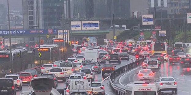 İstanbul'da trafik yoğunluğu yüzde 80'e çıktı