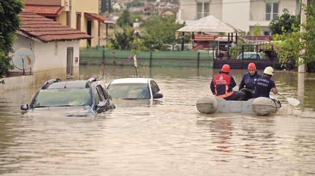 İstanbul'da tufanın izleri siliniyor