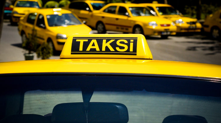 İstanbul'da turisti dolandıran taksiciye 10 yıl hapis
