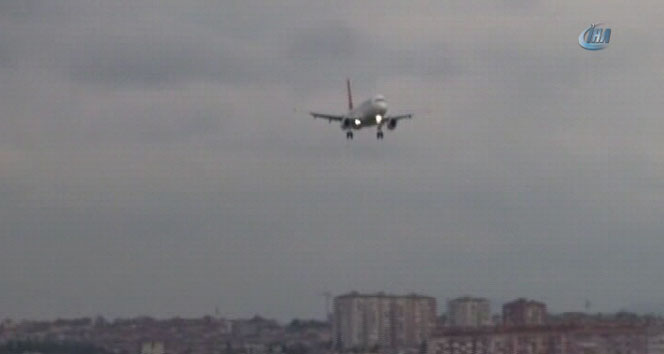 İstanbul'da uçağın 150 metre altından drone geçti