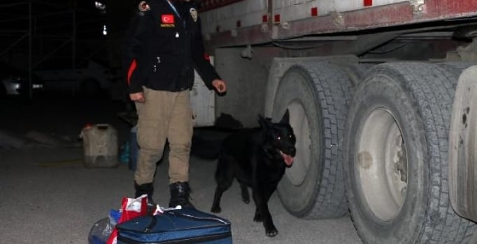 İstanbul'da uyuşturucu operasyonu: 3 kişi tutuklandı