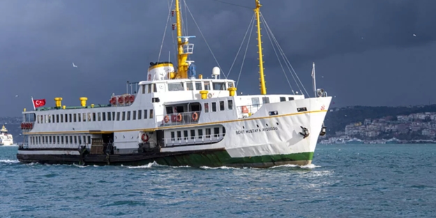İstanbul'da vapur seferlerine fırtına engeli
