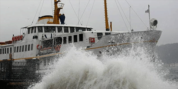 İstanbul'da vapur seferlerine lodos engeli