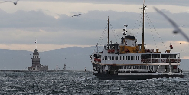 İstanbul'da vapur seferlerine lodos engeli