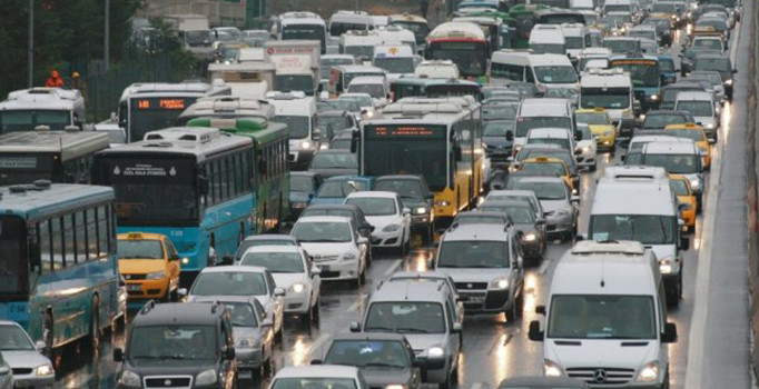 İstanbul'da viyadük ve köprü korkulukları yenileniyor