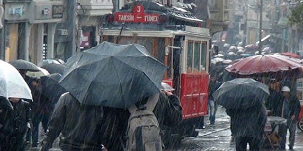 İstanbul’da yağış hayatı olumsuz etkiledi